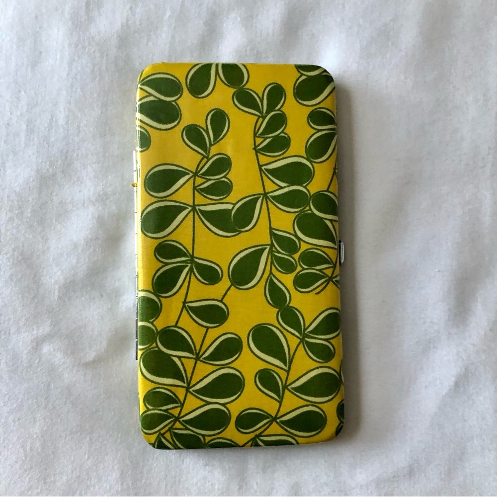Botanical bifold clasping wallet